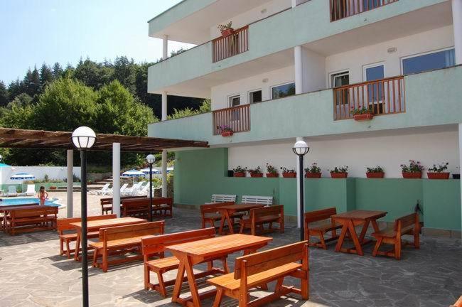 Hotel Seasons Tryavna Bagian luar foto